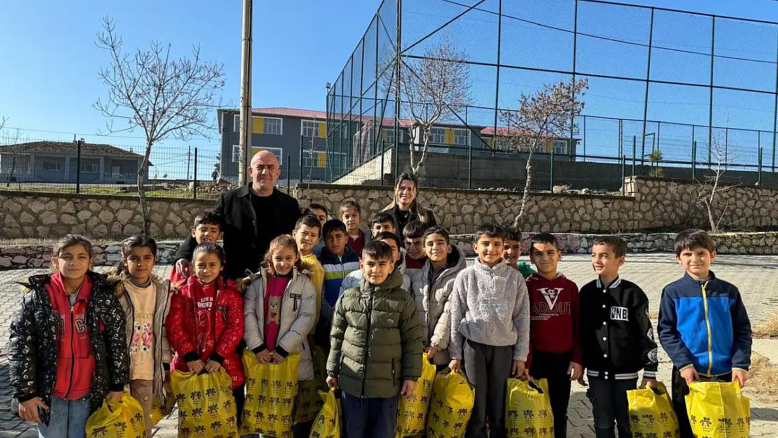 Yalova SİDER'den Gökçebağ'daki Öğrencilere Kırtasiye ve Giysi Desteği