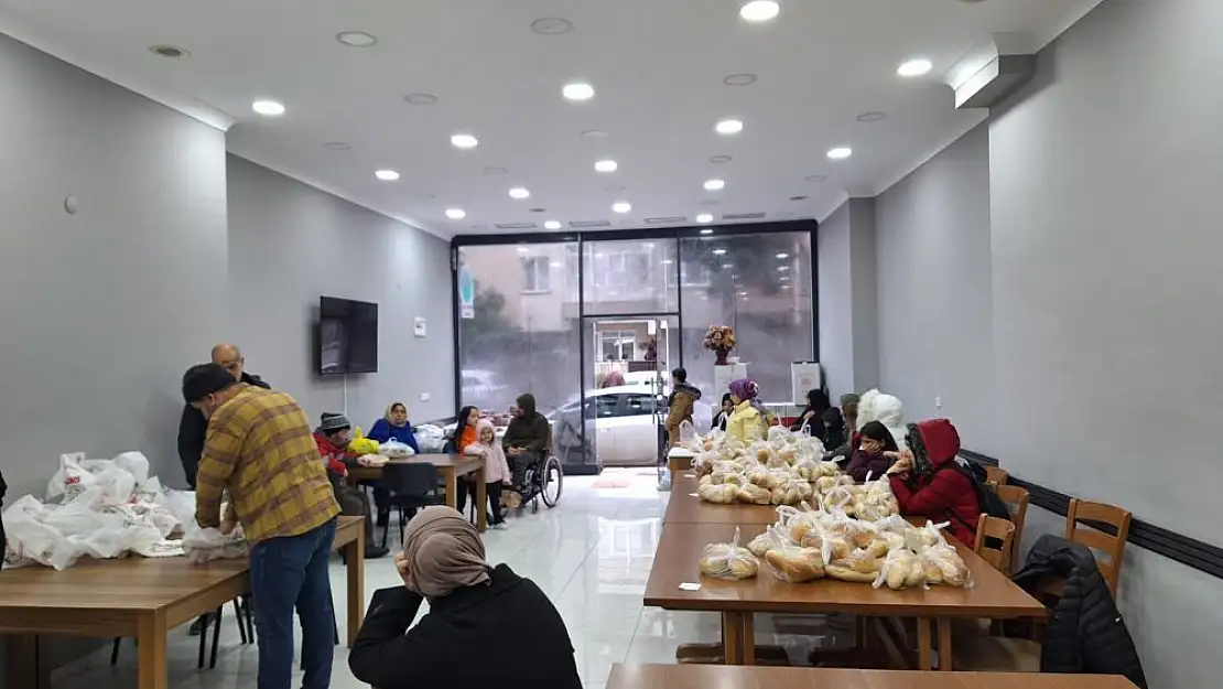 Yalova Siirt Vakfı 450 Kişiye İftar Yemeği Dağıtıyor