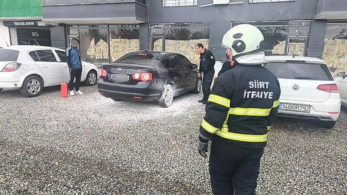 Yangın Çıktığını Zanneden Sürücü, Yangın Tüpüyle Müdahale Edince Olay Farklı Bir Boyut Aldı!