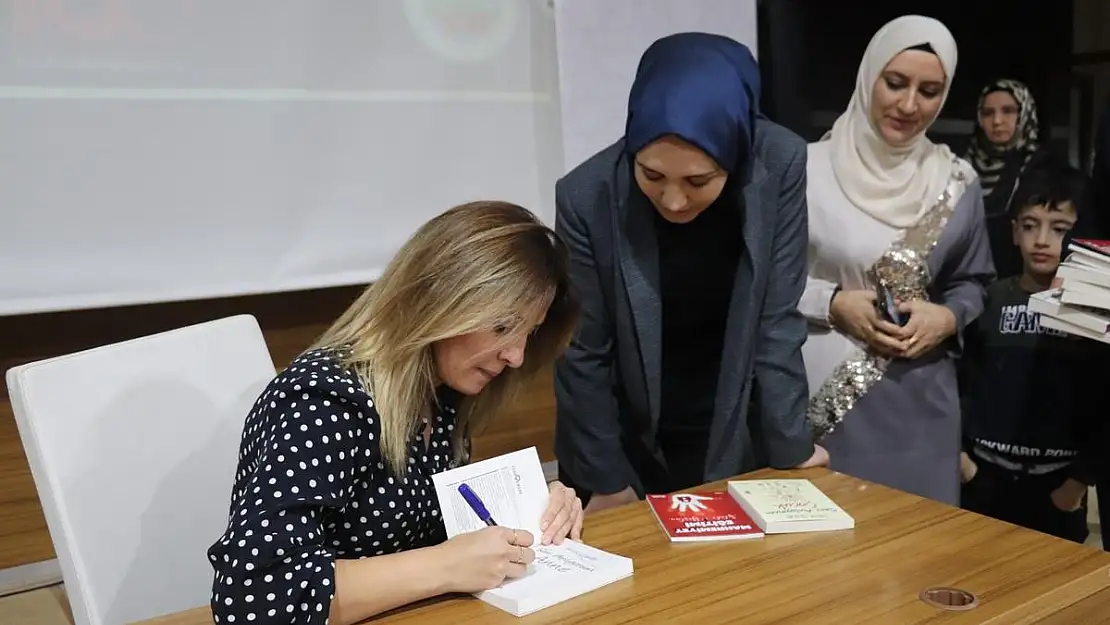Yarın Son Gün! Siirt Kitap Fuarı, Yazarlar, Okurlar Ve Yayınevlerini Buluşturmaya Devam Ediyor