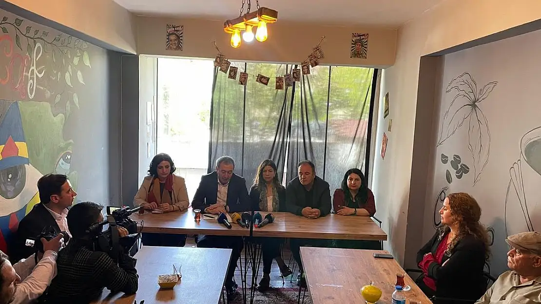 YEŞİL SOL PARTİ SİİRT MİLLETVEKİLİ ADAYLARI BASIN MENSUPLARIYLA BİR ARAYA GELDİ