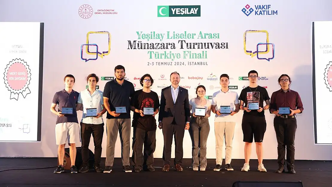 YEŞİLAY'IN BAĞIMLILIKLARLA MÜCADELESİNE BİR TUĞLA DA GENÇLER KOYDU