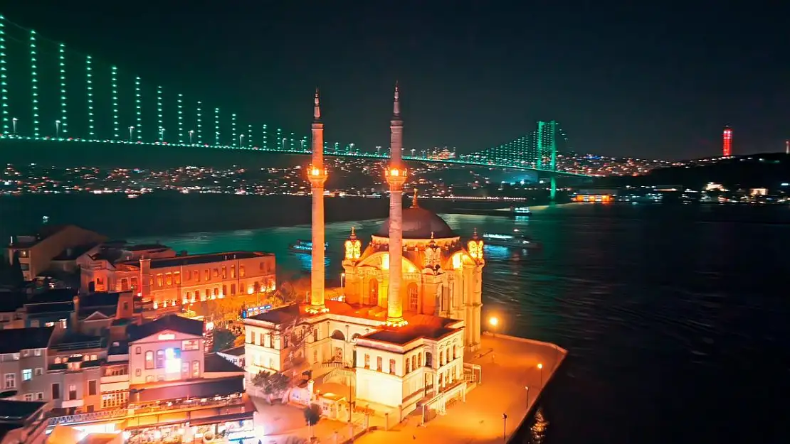 Yeşilay'ın Bağımsızlık Seferberliğine Dikkat Çekmek İçin Köprüler Yeşil Renkle Işıklandırıldı