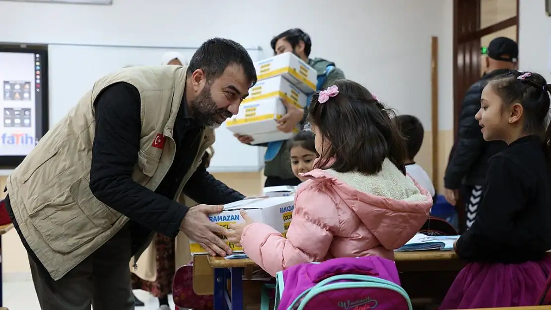 Yetim Vakfı 'Bu Ramazan Kalbine Dokun' Sloganıyla Yola Çıkıyor
