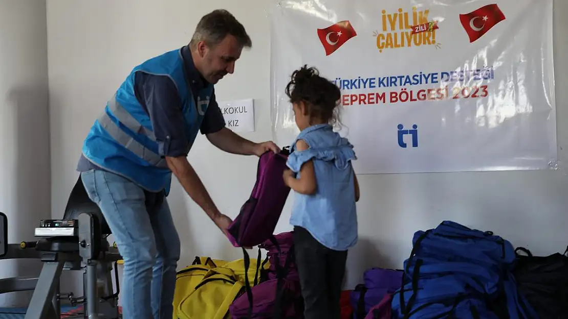 Yetim Vakfı'ndan 21 Milyonluk Kırtasiye Kampanyası
