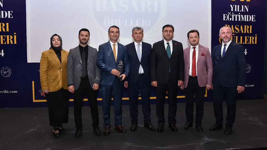 Yılın Eğitimde Başarı Ödülleri Sahiplerini Buldu