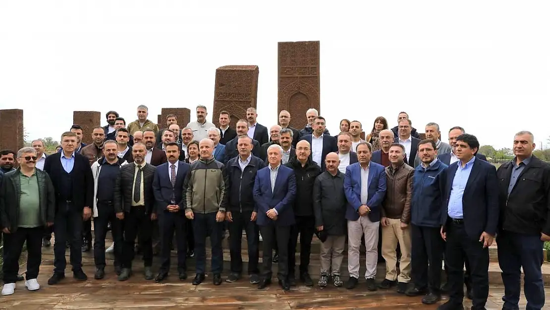 YÖK Başkanı Prof. Dr. Erol Özvar, İhtisas Üniversiteleri Rektörleri İle Birlikte Bitlis'in Tarihi ve Turistik Alanlarını Ziyaret Etti
