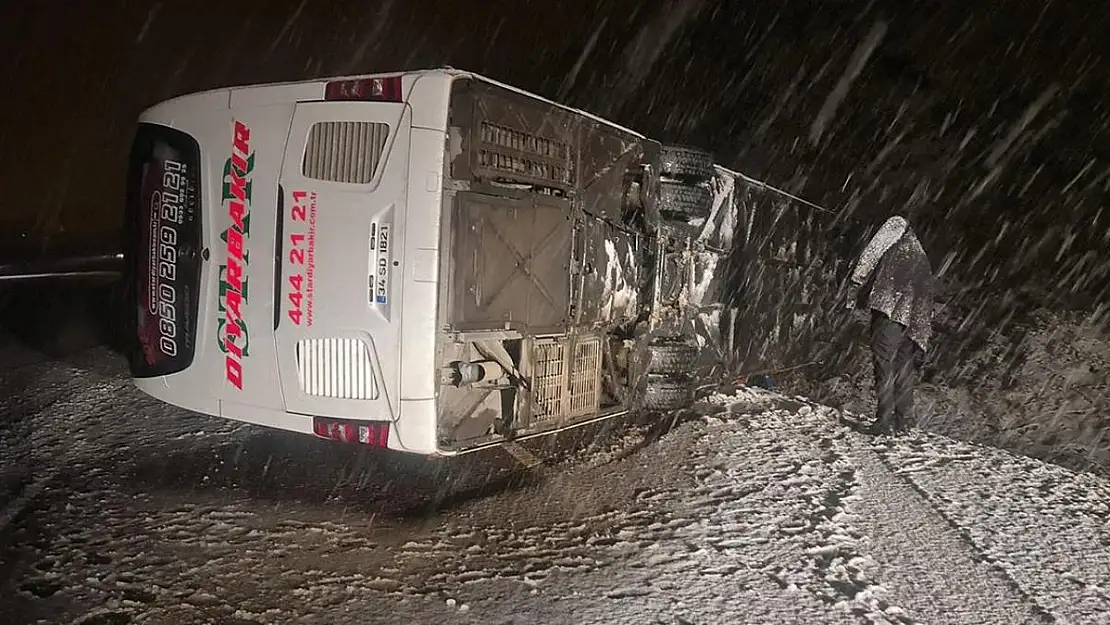 Yolcu Otobüsü Devrildi: Çok Sayıda Yaralı Var