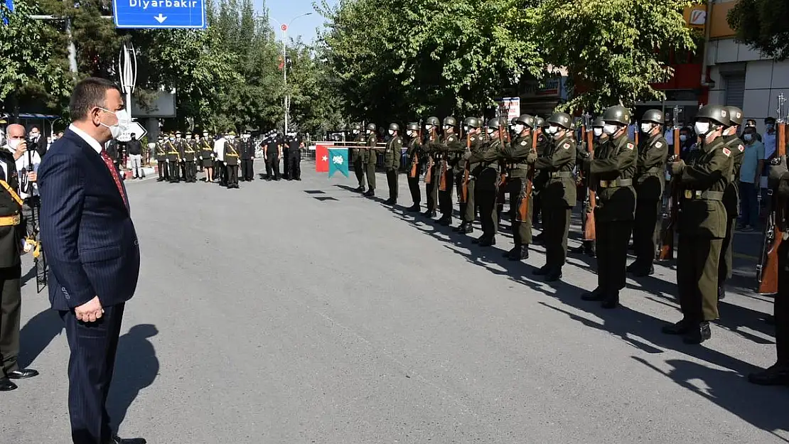 ZAFER BAYRAMININ 99. YILI ETKİNLİKLERİ: ÇELENK SUNMA, ŞEHİTLİK ZİYARETİ, RESEPSİYON
