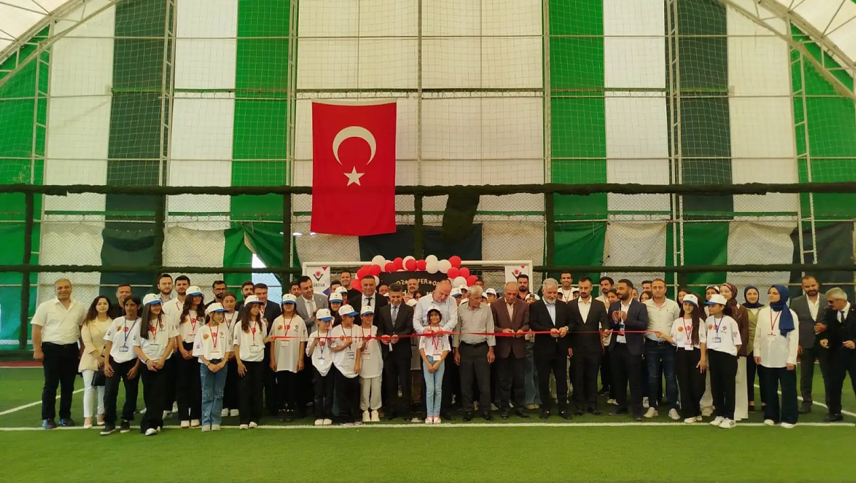 Siirt Baykan 30 Ağustos Zafer Ortaokulu'nda TÜBİTAK 4006 Bilim Fuarı Açıldı