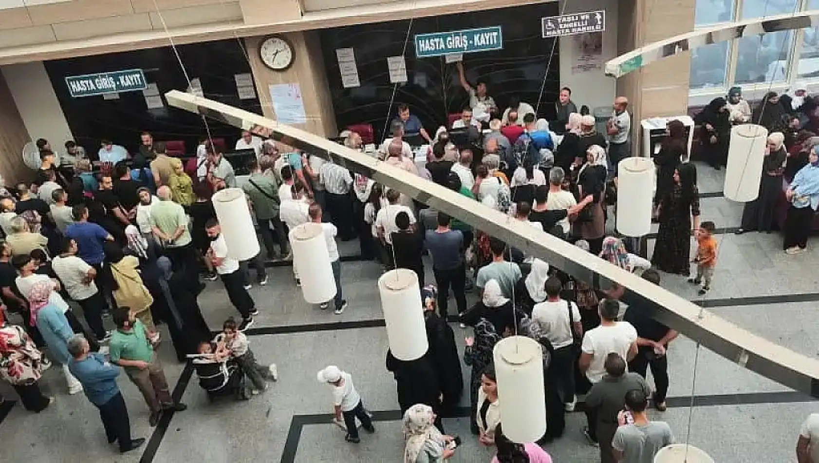 Siirt Eğitim ve Araştırma Hastanesi'nde Yeni Uygulama: Kamera Kaydıyla Sıra Takibi