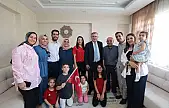 Bakan Osman Aşkın Bak, Siirt'te Milli Güreşçi Evin Demirhan'ın Evine Konuk Oldu