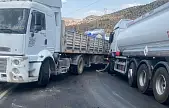 Eruh Yolunda Tır Kazası: Maddi Hasar Oluştu