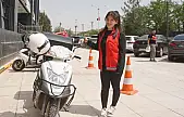 Siirt'in İlk Kadın Motokuryesi! Kapıyı Açanlar Şaşırıyor: 'Bunu Ben de Bilmiyordum'