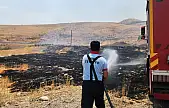 Siirt'te Anız Yangını Paniği: Ekipler 1 Saatte Kontrol Altına Aldı
