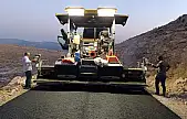 Siirt'te Kırsal Yollarda Asfalt Çalışmaları Sürüyor