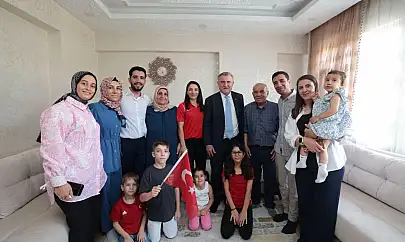 Bakan Osman Aşkın Bak, Siirt'te Milli Güreşçi Evin Demirhan'ın Evine Konuk Oldu