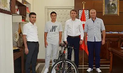 Baykan LGS Birincisine Kaymakamdan Hediye: Başarıya Bisiklet Ödülü