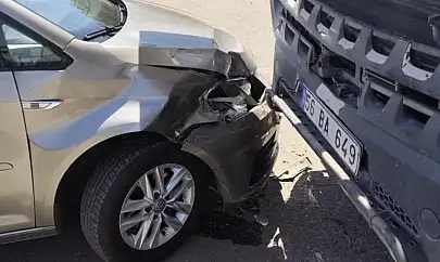 Küçük Sanayi Sitesinde Araçlar Çarpıştı: Yaralanma Yaşanmadı