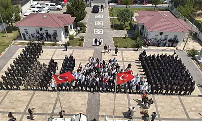 Siirt'te 15 Temmuz ve Tüm Şehitler İçin Duygusal Tören: Garnizon Şehitliği'nde Anma Programı Düzenlendi