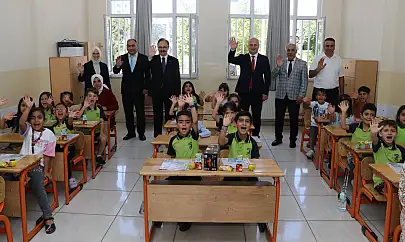 Siirt'te 560 Okulda Öğrenciler Karnelerini Aldı