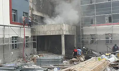 Siirt'te KYK Yurdu İnşaatında Çıkan Yangın Kısa Sürede Söndürüldü