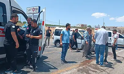 Siirt'te Trafik Kazası: Araçlar Hurdaya Döndü, 4 Yaralı