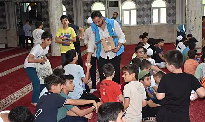 Siirt'te Yaz Kursu Öğrencilerine Dondurma Sürprizi