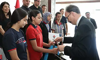 TÜBİTAK Gururu Siirt'te! Başarılı Öğrenciler Vali Kızılkaya Tarafından Ödüllendirildi