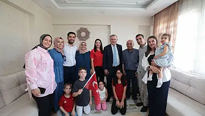 Bakan Osman Aşkın Bak, Siirt'te Milli Güreşçi Evin Demirhan'ın Evine Konuk Oldu