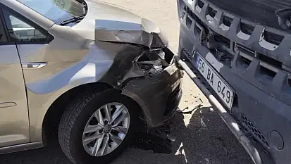 Küçük Sanayi Sitesinde Araçlar Çarpıştı: Yaralanma Yaşanmadı
