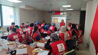 Siirt Kızılay'dan Gönüllülere 'Engelsiz Yaşam' Eğitimi