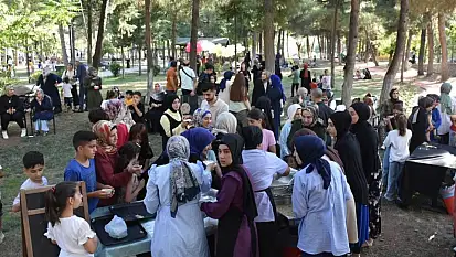 Siirt Millet Bahçesi'nde Aşure İkramı: Dayanışma ve Bereket Buluşması