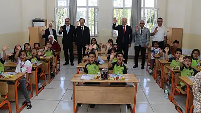 Siirt'te 560 Okulda Öğrenciler Karnelerini Aldı