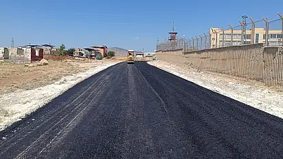 Siirt'te Asfalt Seferberliği: Merkez ve Kırsalda Çalışmalar Sürüyor