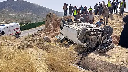 Siirt'te Hafif Ticari Araç Şarampole Devrildi: 7 Yaralı