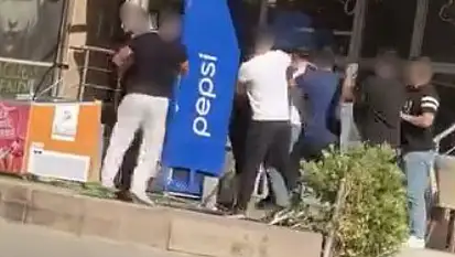 Siirt'te Sokak Ortasında Kavga: Yumruklar ve Tekmeler Havada Uçuştu