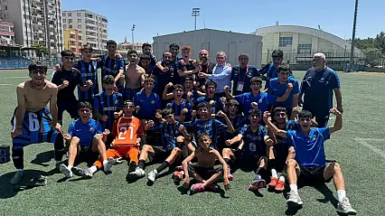 Diyar İnter U17 Takımı Siirt'te Şampiyon Oldu, Türkiye Finallerine Yükseldi