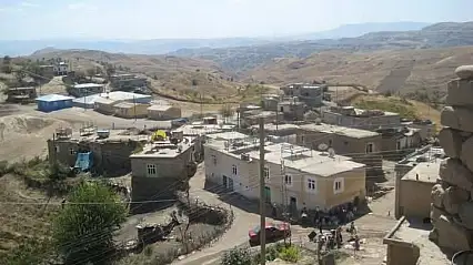 Siirt'te İki Köyde Muhtarlar Sandıkla Belirlendi: Seçmenler Yeni Yönetimini Seçti