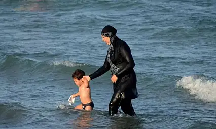 Suriye'de Plajlarda Mayo Düzenlemesi: Kadınlara Burkini, Erkeklere Gömlek Zorunluluğu