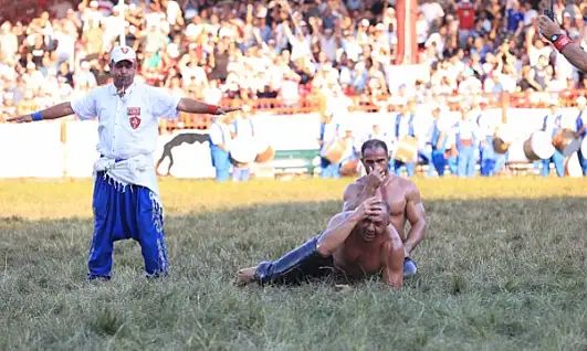 664. Tarihi Kırkpınar Yağlı Güreşleri'nde Çeyrek Finale Kalan 8 Güreşçi Belli Oldu, İki Favori Elendi