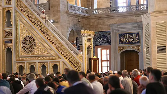 15 Ağustos Cuma Hutbesi: Kul Hakkı Ateşten Gömlektir