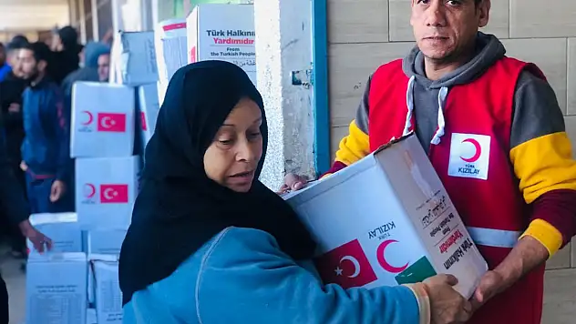 57 Tır Yardım Malzemesi Refah Sınır Kapısından Gazze'ye Girdi