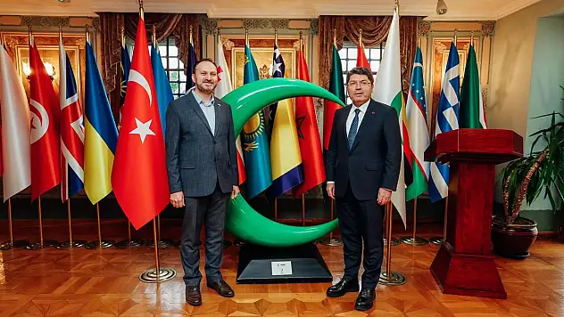 Adalet Bakanlığı ve Türkiye Yeşilay Cemiyeti Bağımlılıkla Mücadele İçin İmzaladıkları Protokolle Yeni Bir Dönem Başlatıyor