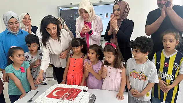 AK Kadınlardan Emine Erdoğan Anaokulu'na Ziyaret