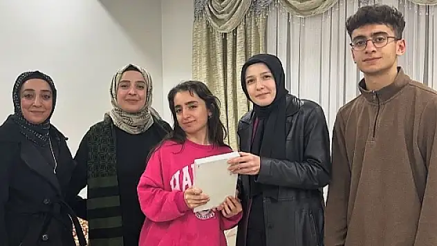 AK Parti Siirt Kadın Kolları Başkanı Av.Betül Tuğba Mavi'den Şehit Ailesine Destek