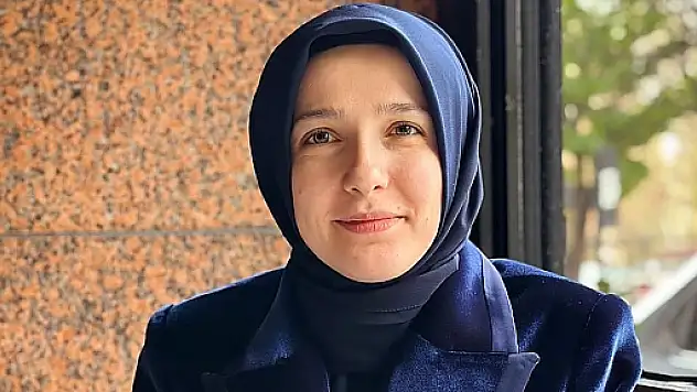 AK Parti Siirt Kadın Kolları Başkanı Av.Betül Tuğba Mavi'nin Öğretmenler Günü Mesajı
