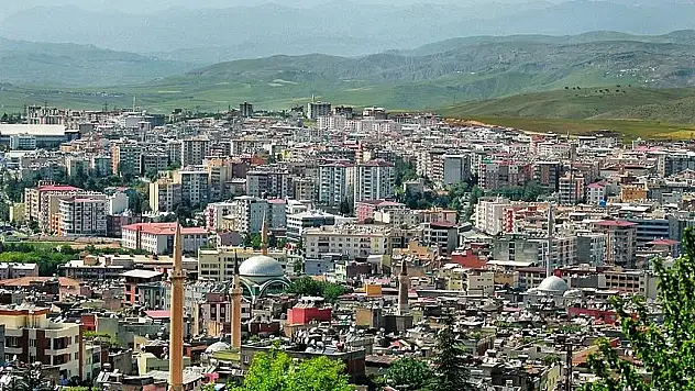Ali Tepe Yazdı! Siirt Sadece Betona Değil, Vizyona Muhtaç! Sorun Parada Değil, Vizyonun Yokluğunda