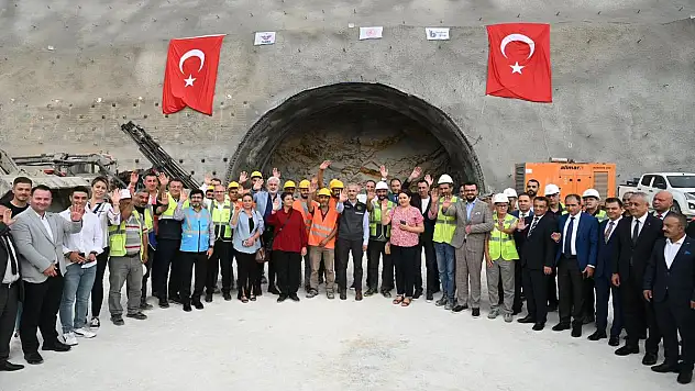 Ankara-İzmir Hızlı Tren Hattı 2027'de Hizmete Girecek