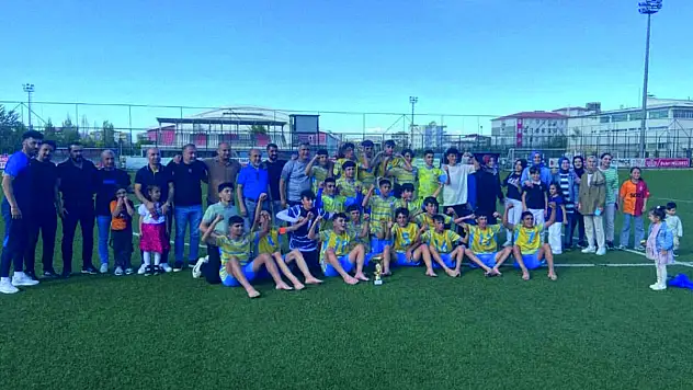 Antrenörlüğünü Ekrem Kurt'un Yaptığı Siirt İl Özel İdare U-15 Futbol Takımı Göz Kamaştırıyor